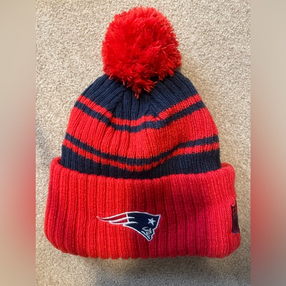 Brand New! New England Patriots New Era 2022 Sideline Cuffed Pom Knit Hat - Navy - Picture 3 of 4